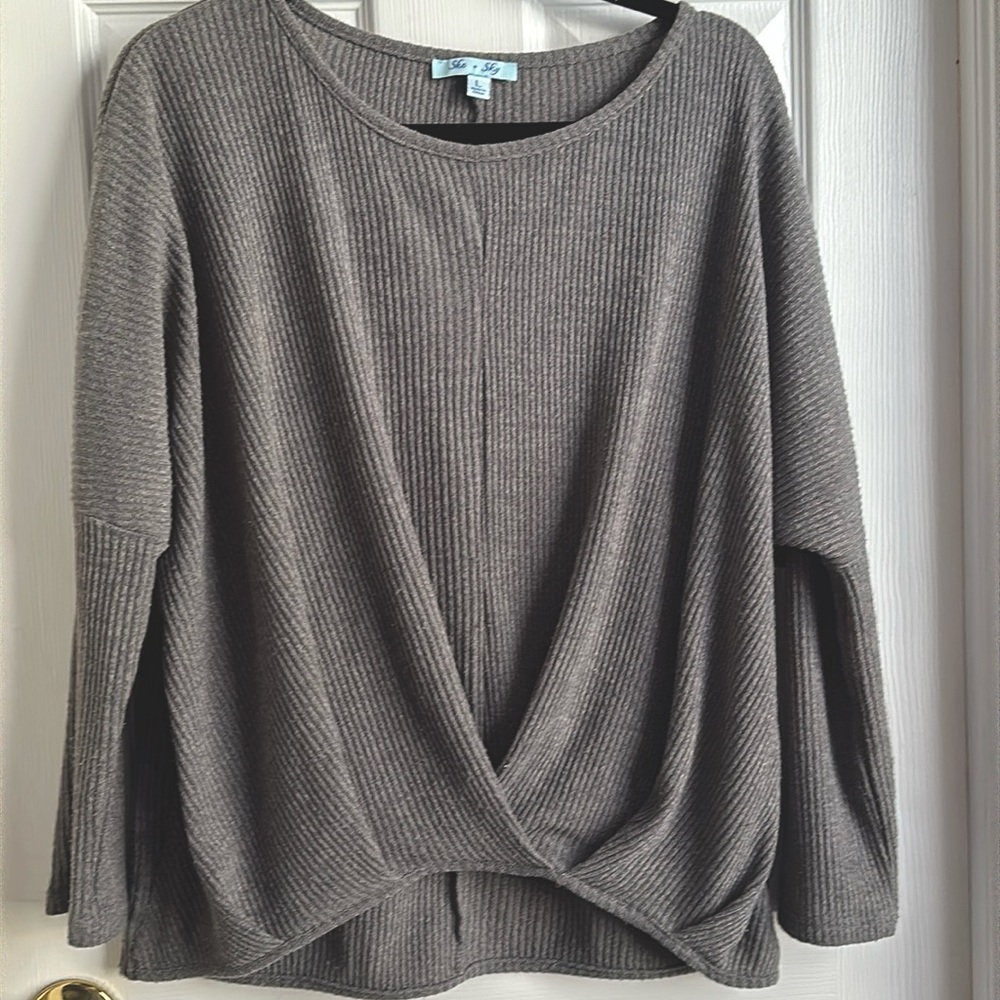 Grey ribbed loose fit sweater top in size L